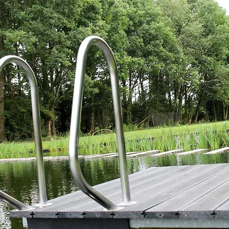 Schaluinenhoeve מלון 2*