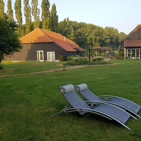 Schaluinenhoeve מלון 2*