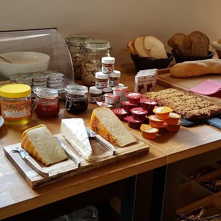 מלון Schaluinenhoeve 2*