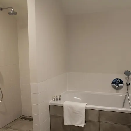 Schaluinenhoeve מלון 2*